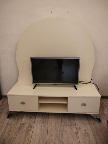 стол консоль: Düz TV altlığı, Polkalı, Laminat