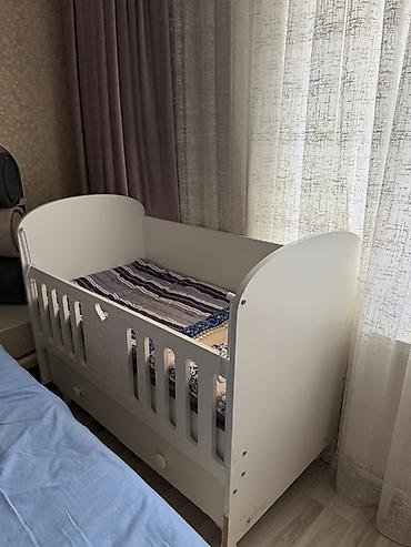 matras aliram: Oğlan və qız üçün, İşlənmiş, Dördbucaq, Beşik, Dəstsiz, Matras ilə, Yellənmə mexanizmsiz — 2