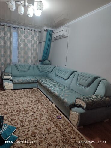 диван аристократ: Бурчтук диван, түсү - Көгүлтүр, Колдонулган