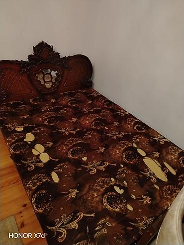 Taxta çarpayı, klassik üslubda oyma başlıqla - Material: möhkəm ağac lalafo.az -da Taxta çarpayı, klassik üslubda oyma başlıqla - Material: möhkəm ağac