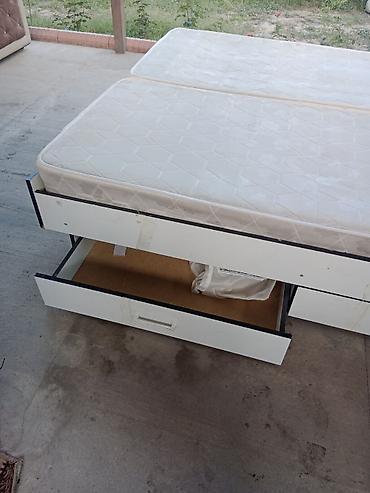 study table: Спальный кровать 
Состояние - жакшы
Экоосу Бир 10000 — 5
