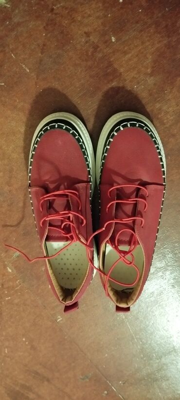 Кроссовки и спортивная обувь: Размер: 36, цвет - Красный, Новый