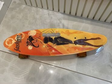 skeyt board: Sürətli və rahat hərəkət üçün nəzərdə tutulmuş bu skeytbord həm yeni