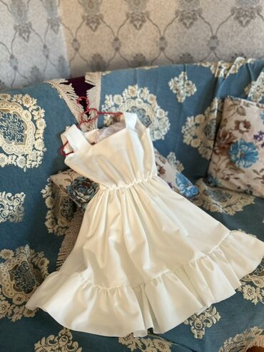 Toy paltarları və aksesuarları: Tikdirilib son zengdə geyinilib 1 dəfə.30 manata satıram S-M ölçü