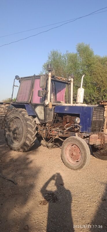 Traktorlar: MTZ Belarus traktoru - Korpus və kabina: Tam ölçülü kabina, günəşə — 9