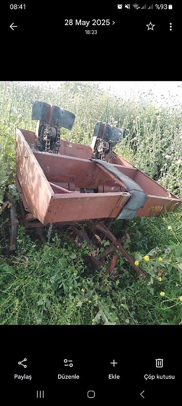 w202 ön şüşə: Mavi rəngli təkərli traktor – kabinəli, ön faralar və siqnal işıqları — 7