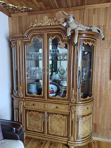salon şkafi: Klassik üslubda qonaq otağı mebel dəsti Tərkibi: - Vitrin şkaf (4 — 2