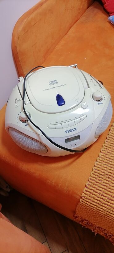 Pojačala i prijemnici: Radio veći VIVAX sa ispravnim CD i USB
Lep Radio
 Mirjevo — 1