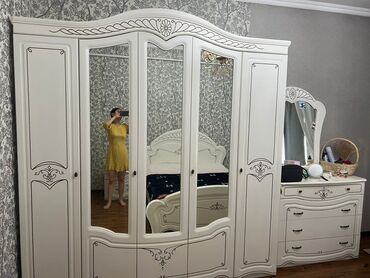 спальный гарнитур белоруссия: Спальный гарнитур, Двуспальная кровать, Шкаф, Комод, цвет - Белый, Б/у