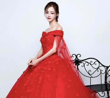 красное платье на свадьбу: Вечернее платье