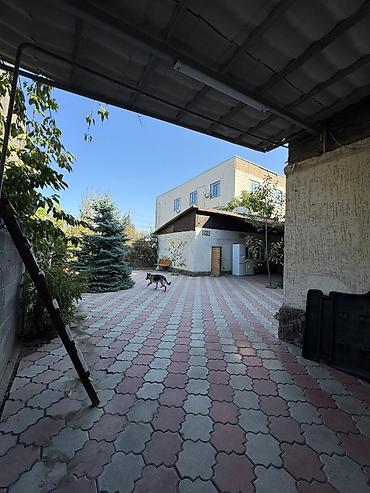 Продажа коттеджей и домов: Продается частный дом с высоким забором и откатными/секционными — 17