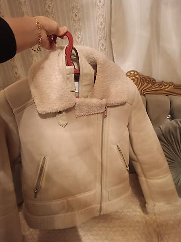 sərpmə: Qadınlar üçün bej rəngli qısa şerpa/şineli üslubunda jaket — 2