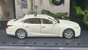 Avtomobil modelləri: Leksus sedan modelinin metal die-cast oyuncaq maketi - Korpus: metal — 2