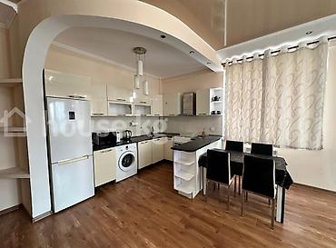 квартира на сутки за 1000: Сдам 3-комнатную квартиру (100 м²), проспект Ч. Айтматова 82/1 Серия — 3