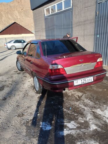 нехсия 2 ош: Daewoo Nexia: 2004 г., 1.5 л, Механика, Бензин, Седан