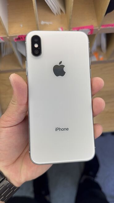 Apple iPhone: IPhone X, Б/у, 64 ГБ, Защитное стекло, Чехол, 74 %