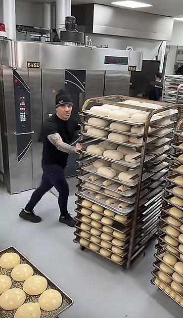 samsunk: Cörek sexine oqlan işcci axtarilir is vaxti axsam 8 den seher 8 kimi — 1