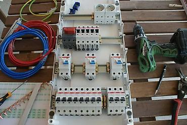 Электрики: Электрик | Установка счетчиков, Установка стиральных машин, Демонтаж электроприборов Больше 6 лет опыта — 3