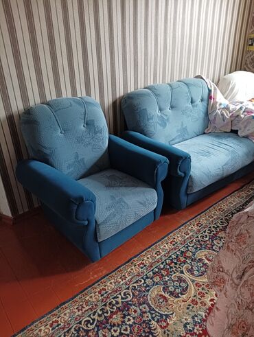 диван с 2 креслами: Прямой диван, цвет - Голубой, Б/у