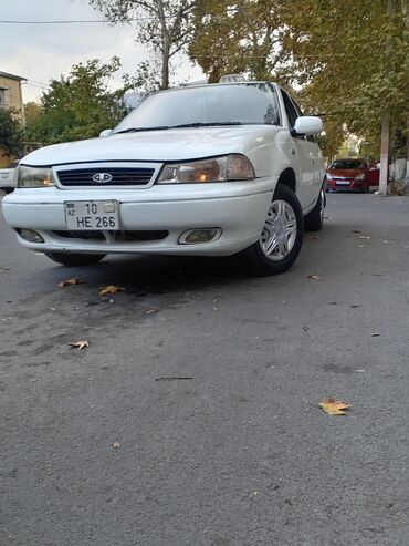 бампер гольф 3: Daewoo Nexia: 1.5 l | 1998 il Sedan