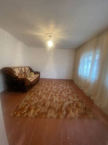 продаю дом в центре города бишкек: 40 м², 3 комнаты, Старый ремонт Без мебели