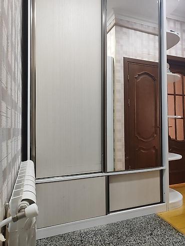 yataq dolab: Dəhliz üçün şkaf – güzgülü, künc rəfli - Qapılar: 4 sürgülü panel – — 1