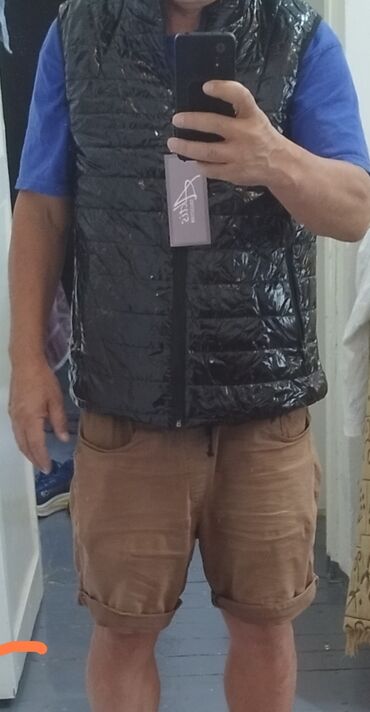 Куртки: Безрукавки новые 3 шт 48, 50, 52 р в машине в городе позвоните или — 2