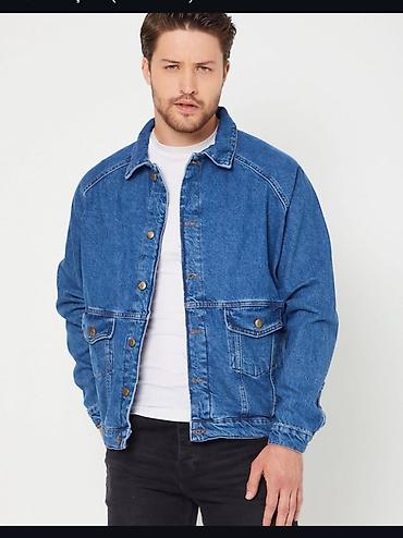 Kişi cins gödəkçə - Rəng: klassik mavi denim - Kəsim: rahat/oversize