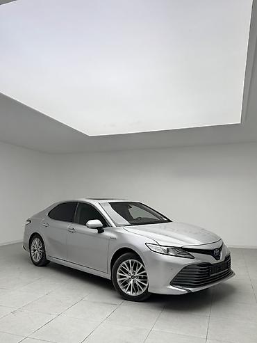 byd e2 2025: Toyota Camry: 2017 г., Гибрид, Седан — 2