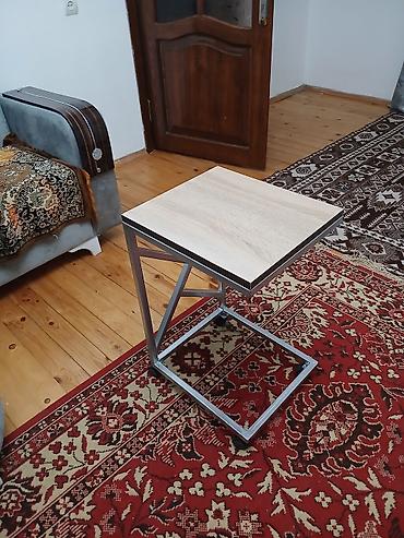 qaş stolu: Sürgülü yan masa – metal karkas və ağac teksturalı üstlük - Kompakt — 4