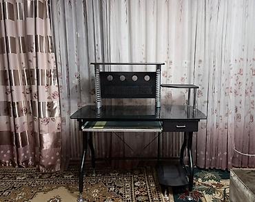 Компьютерные столы: Компьютерный стол, Б/у, С полками — 1