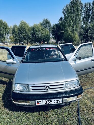 обмен с вашей доплатой: Volkswagen Vento: 1992 г., 1.8 л, Механика, Бензин, Седан