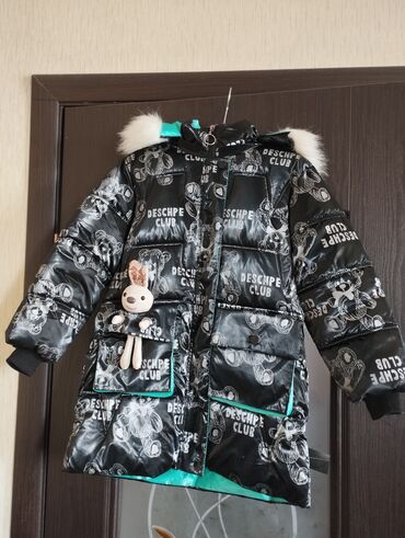 детская зимняя куртка: Зимняя куртка глянцеваяможно просто протереть а внутри мягкий флис