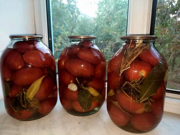 Turşular: Şüşə bankalarda pomidor turşusu satışa çıxarılır. Hər bankada qırmızı -da lalafo.az — 2 Turşular: Şüşə bankalarda pomidor turşusu satışa çıxarılır. Hər bankada qırmızı — 2