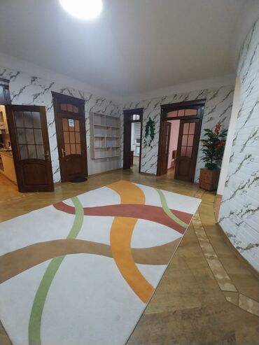 Ofislər: Ofis sahəsi – tam mebellə Təsvir: - Geniş və işıqlı ofis planı: bir — 3