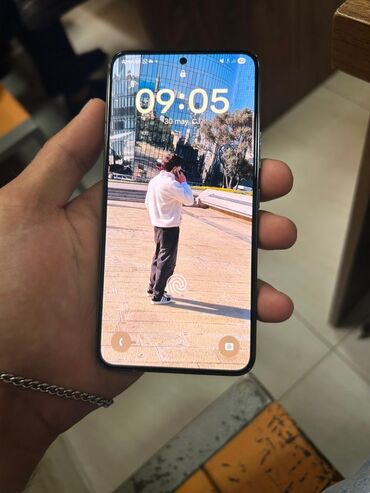 samsung tab s5e qiymeti: Samsung Galaxy S22, цвет - Черный, Беспроводная зарядка