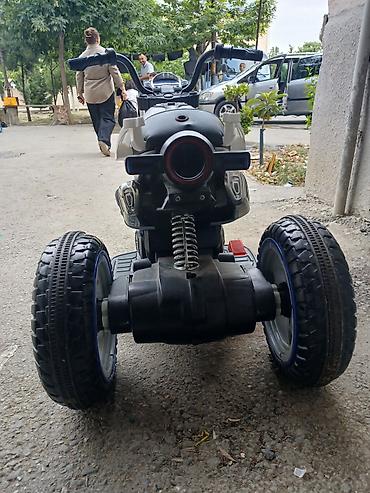 oyuncaq bebe: Uşaq elektrik motosikleti – 3 təkərli, ağ/gümüş rəng - Güclü — 3