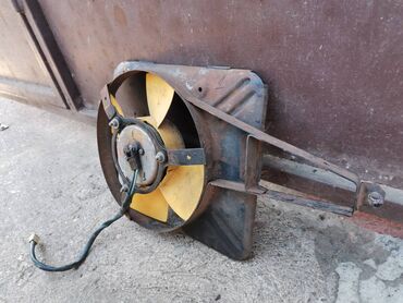 Auto delovi: Dodatni opis Ventilator hladnjaka Lada 2107 Riva sa postoljem broj 1 — 2