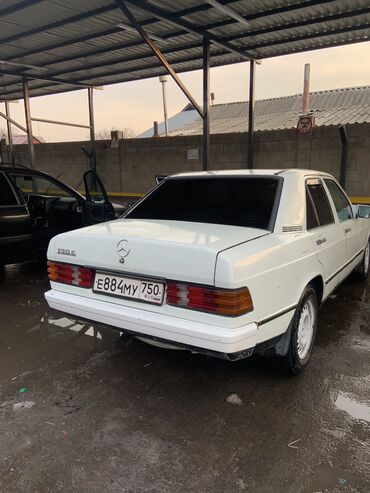 Volkswagen: Volkswagen Passat: 1987 г., 2 л, Механика, Бензин, Седан