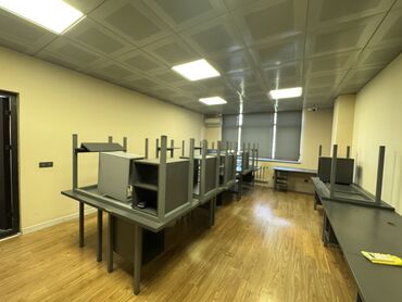 Офисы: Сдаю Офис, 170 м², В бизнес центре, С отдельным входом, 1 линия, С оборудованием — 3