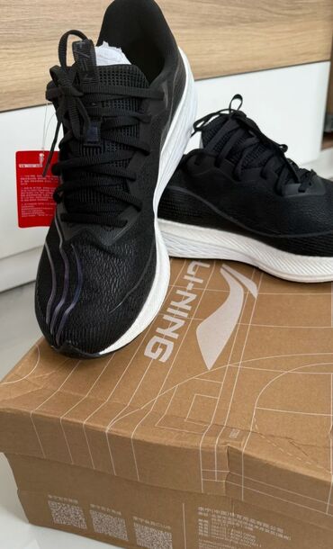 Кроссовки и спортивная обувь: Кросовки лининг новая
#lining — 3