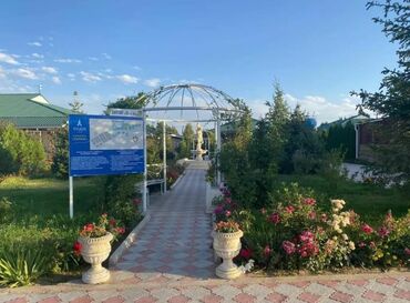 домики на иссык куле: Коттедж, ПАРИЖ 2 ЦО Париж, Чок-Тал, Детская площадка, Парковка, стоянка, Охраняемая территория