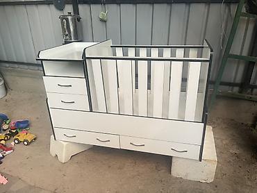 bunk bed: Детская кроватка-колыбель с комодом и пеленальным столиком - — 2
