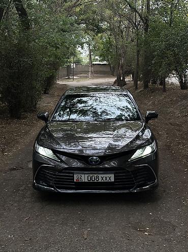 Toyota Camry: 2021 г., Гибрид