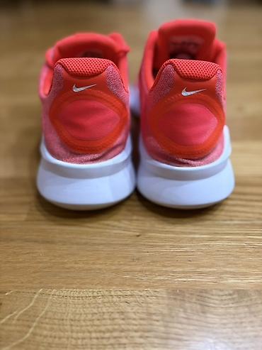 bogner bele patike: Nike patike za trening i svakodnevno nošenje, u upečatljivoj — 6