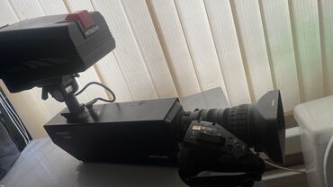 Видеокамеры: Камкордер профессиональна видеокамера Hitachi Digital HV D15 SDI