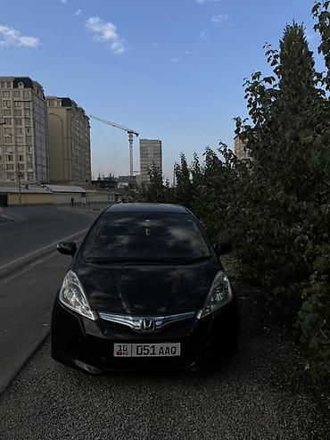 jelly машина: Honda Shuttle: 2013 г., Вариатор, Гибрид, Хэтчбэк — 1