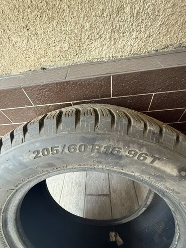 сколько стоит заправка кондиционера авто: 4 зимних шин с шипами Kumho WinterCraft (на боковине видно маркировку
