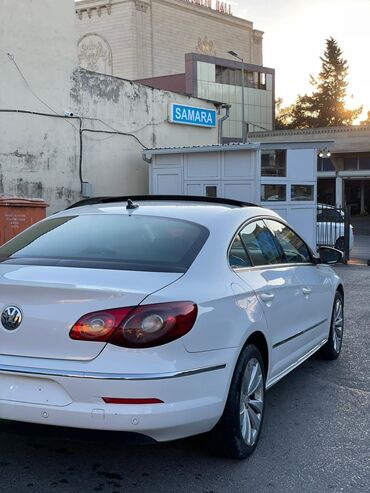 Volkswagen: Volkswagen Passat CC – ağ rəngli, zərif 4 qapılı kupe-sedan. Xarici — 8
