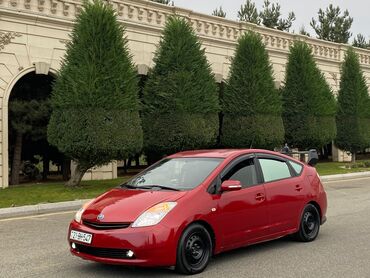 Toyota: Toyota Prius (ikinci nəsil) – hibrid hetçbek - Rəng: qırmızı - Kuzov — 3